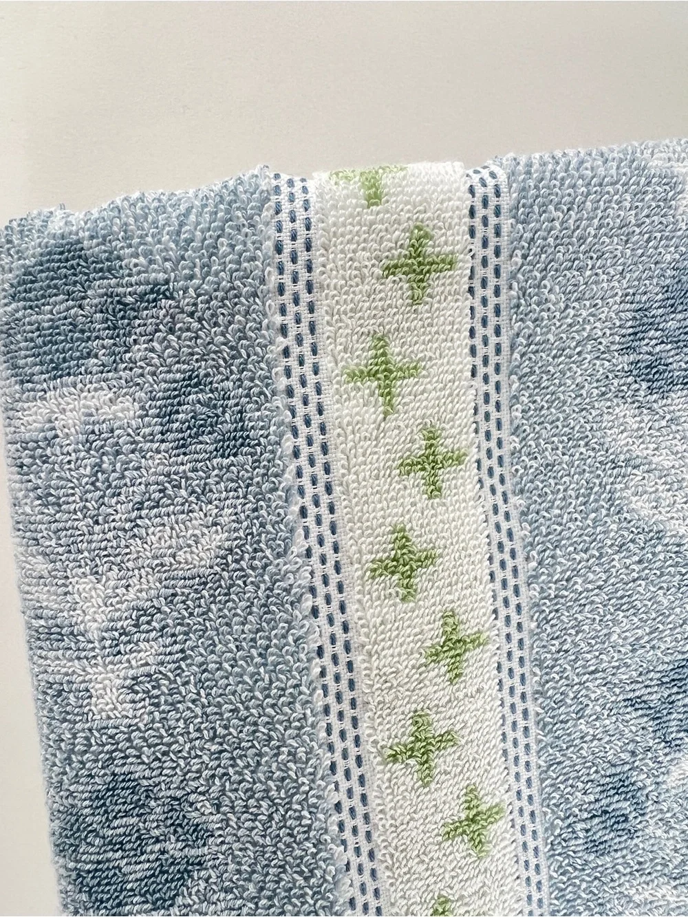 Deborah Connolly Bath Towels Blue White Green Floral Soft Cotton Blend 2 Pc NEW